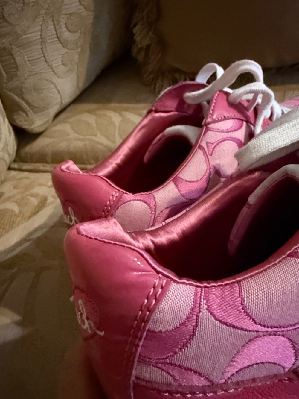 Coach Norra Signature "C" monogram pink sneakers preowned. - Picture 16 of 16